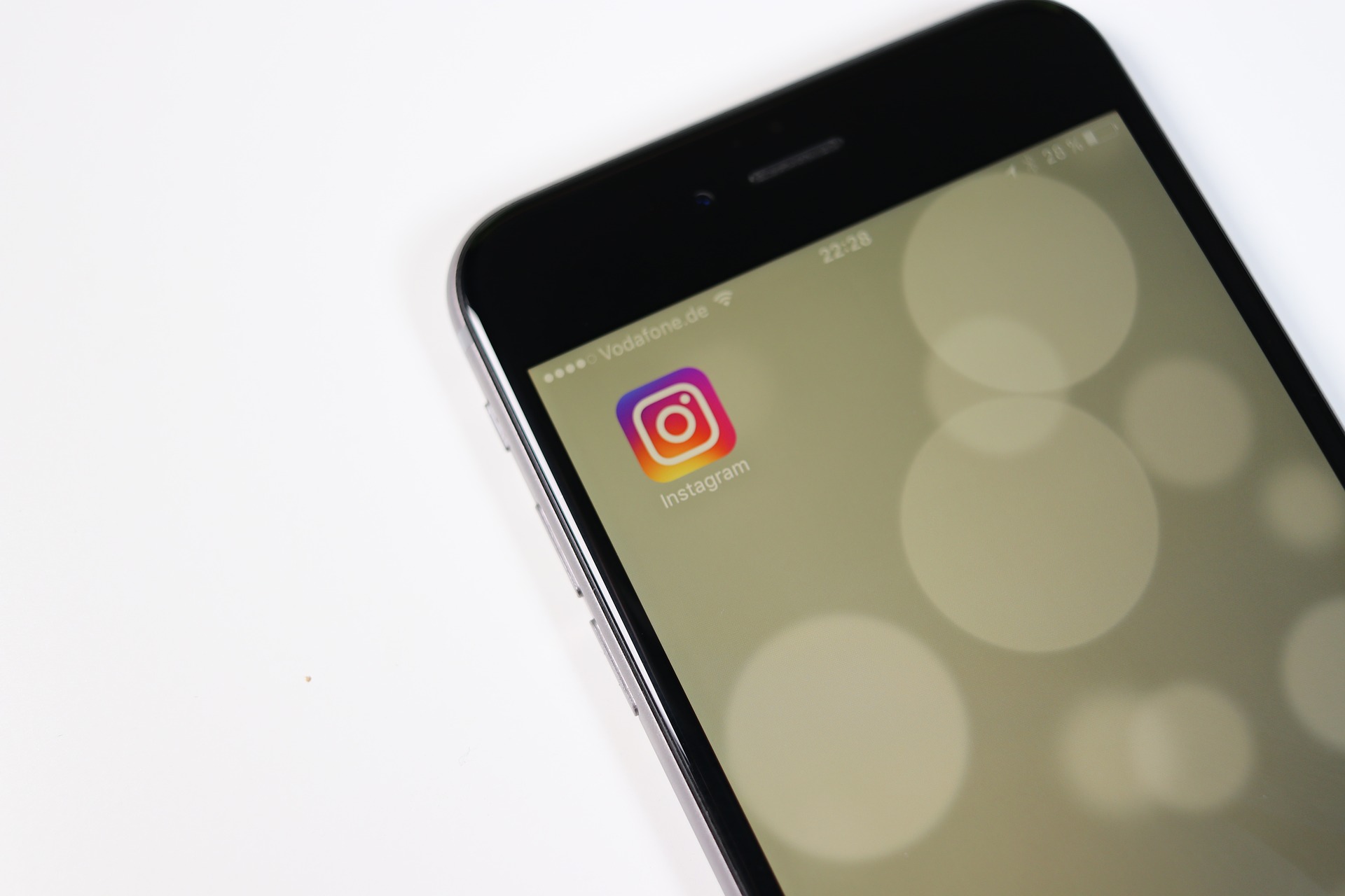 Instagram contro il cyberbullismo: le due nuove funzioni